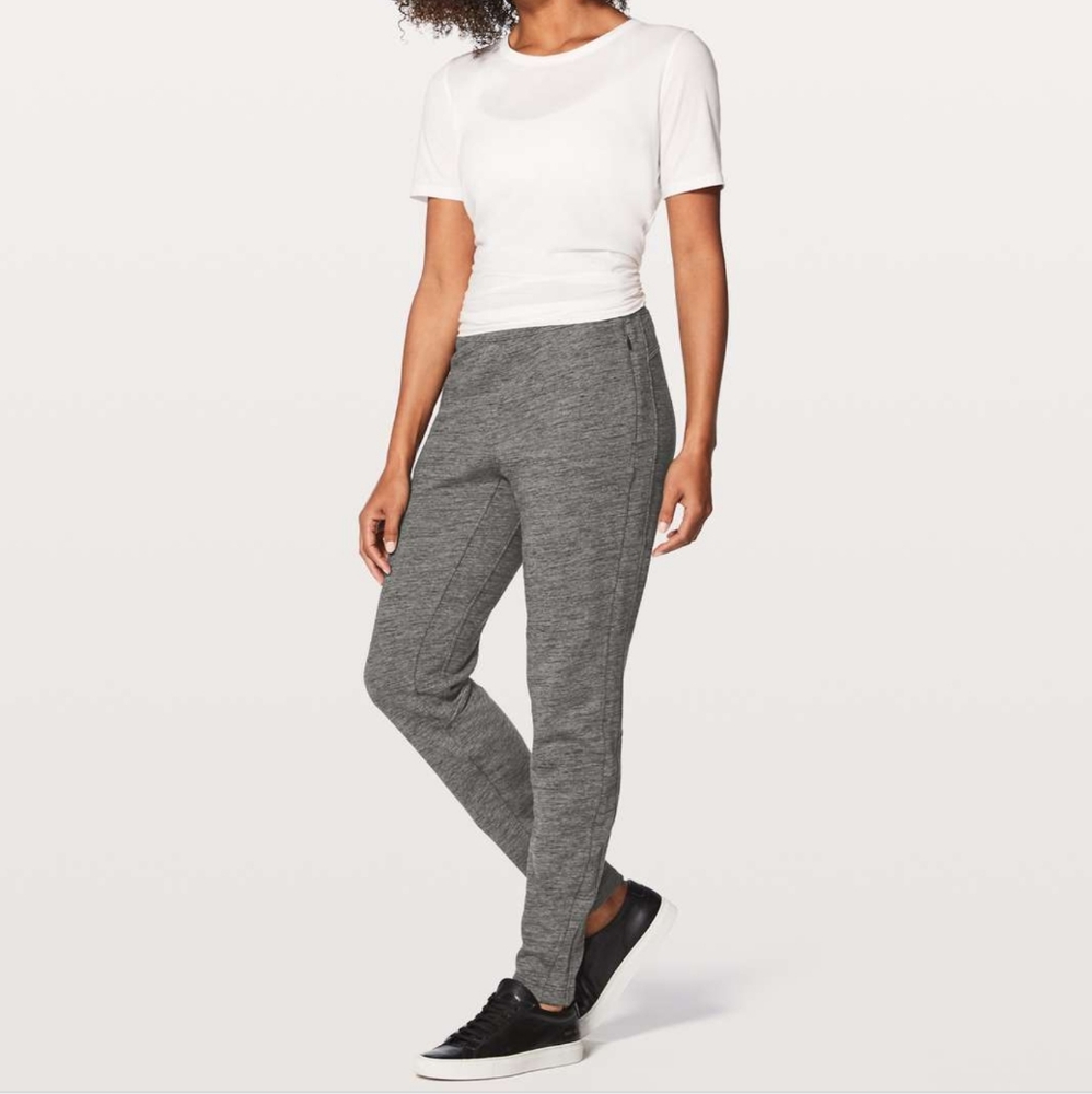 Lululemon Free to Roam Jogger 30"